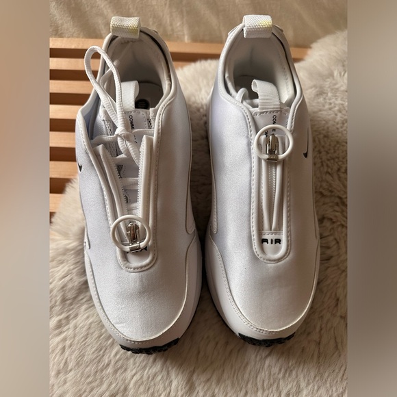 Comme des Garçons Homme Plus x Air
Sunder Max White
(2022)
White/White/White - Picture 2 of 2